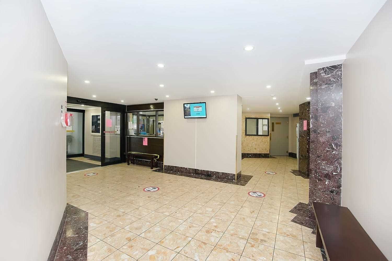 5 Vicora Linkway Way 305, Toronto 3 Bed Condo C4886150