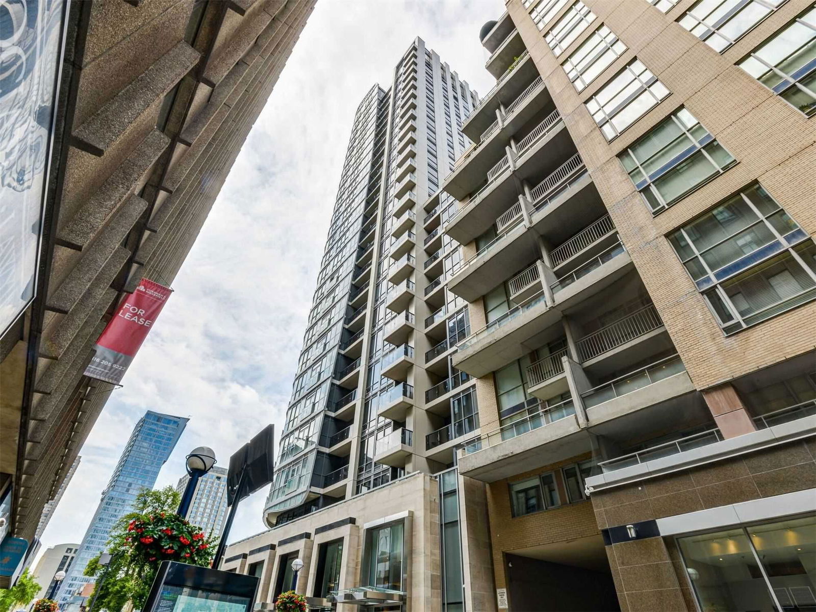 88 Cumberland St, Unit 204, Toronto 1 Bed, 1 Bath condo Dwelly.ca
