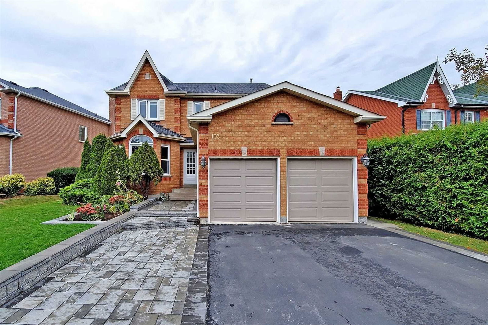 103 Fallingbrook St, Whitby 4 Bed House E4940596