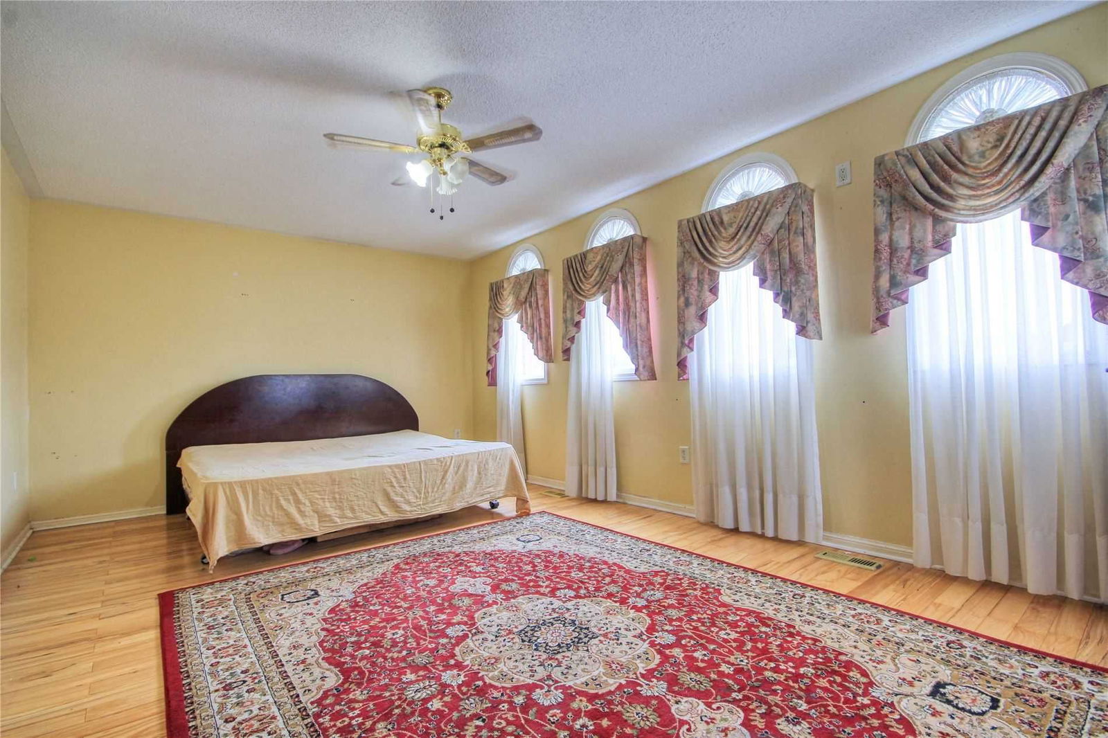 124 Mountainberry Rd, Brampton 4+1 Bed House W4846799