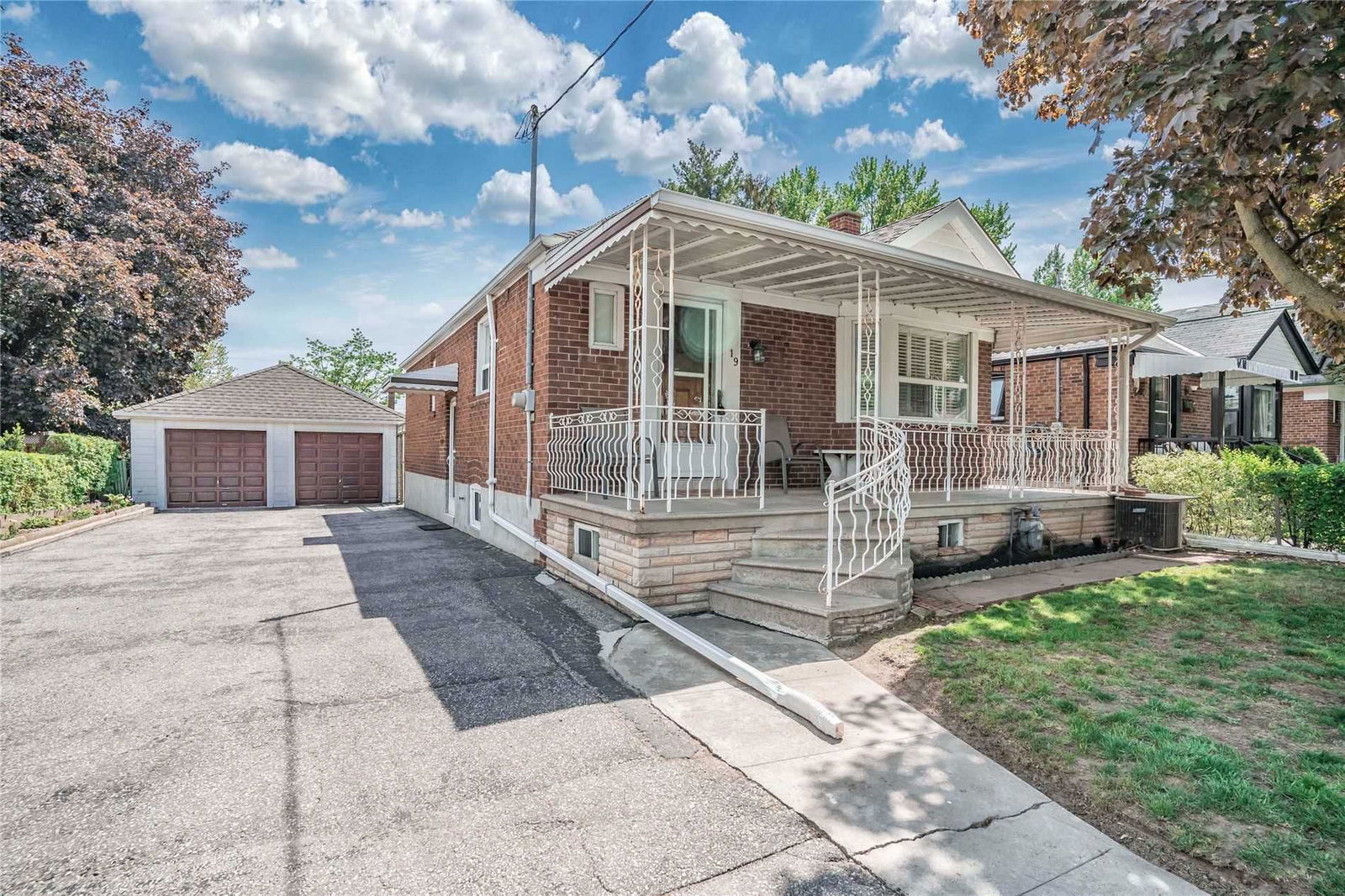 19 Ellis Ave, Toronto 2+1 Bed, 2 Bath house Dwelly.ca