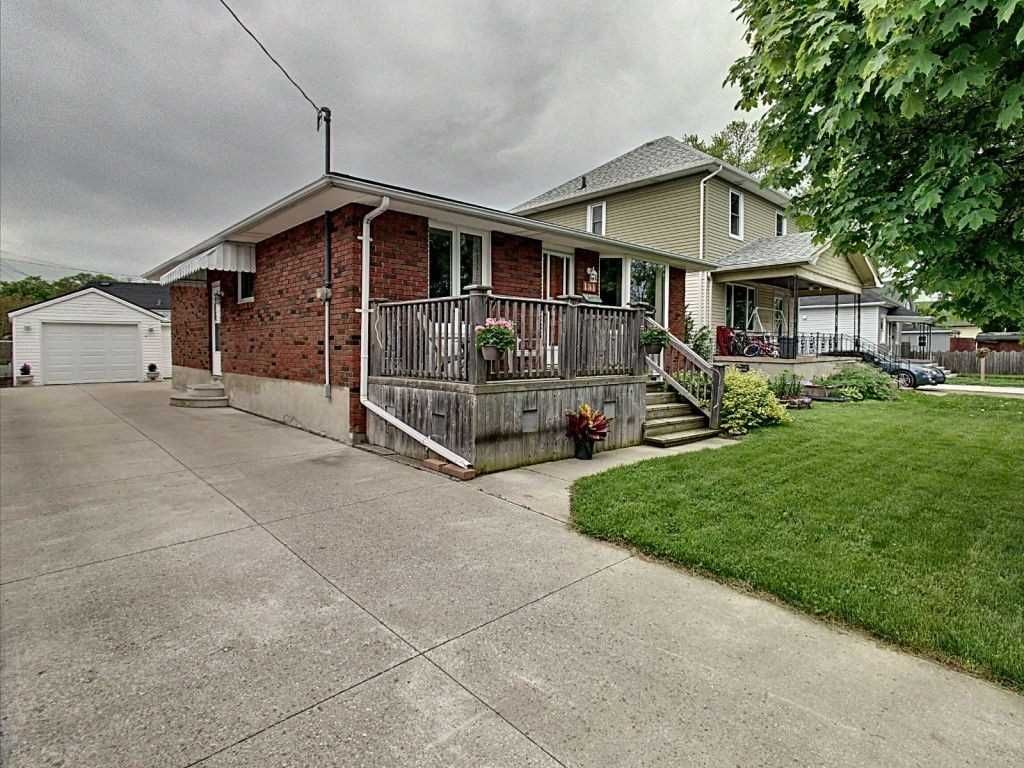 181 Ross Ave, Sarnia 3+1 Bed, 2 Bath house Dwelly.ca