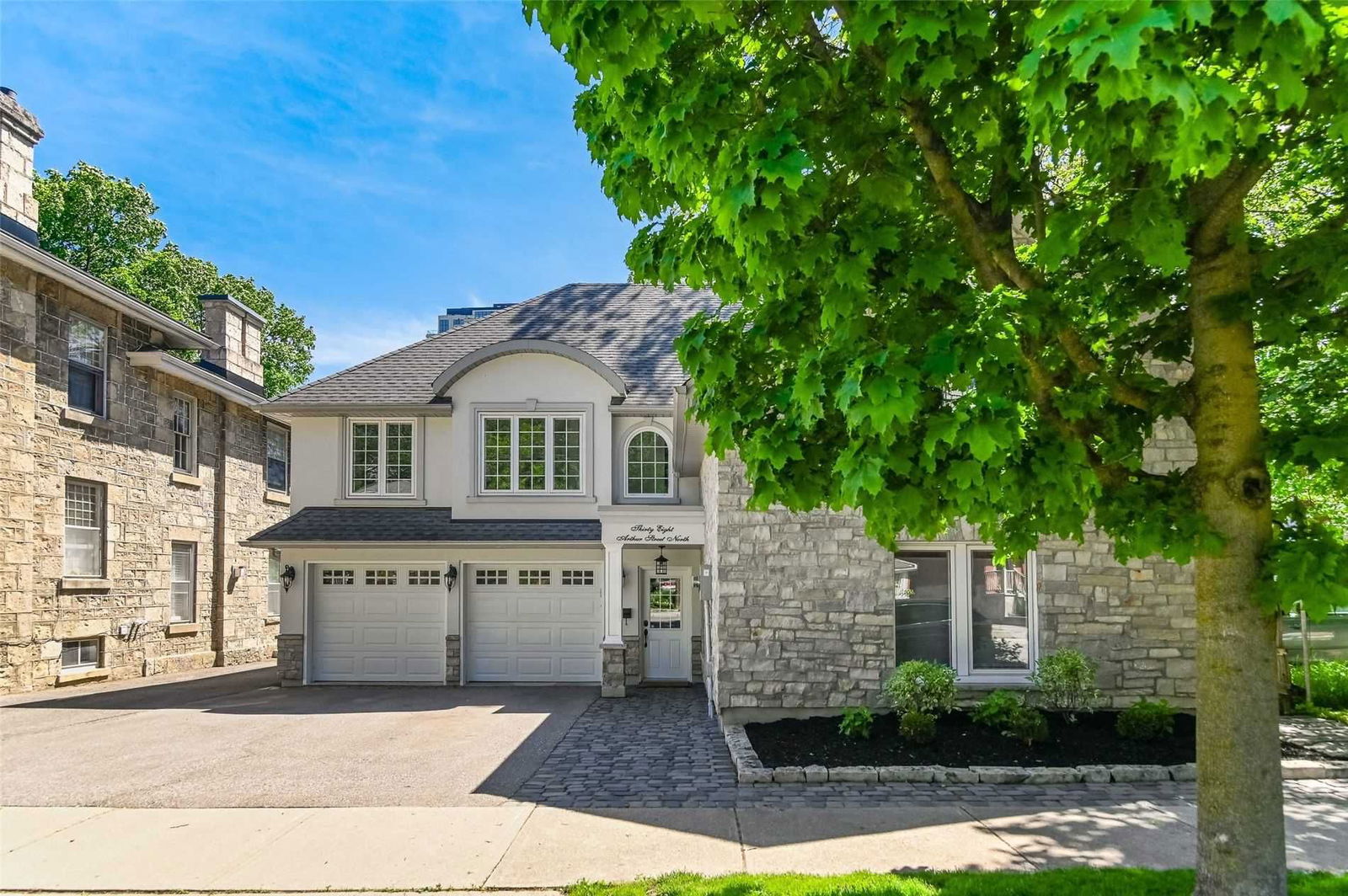 38 Arthur St, Guelph 3+DEN Bed, 4 Bath house Dwelly.ca