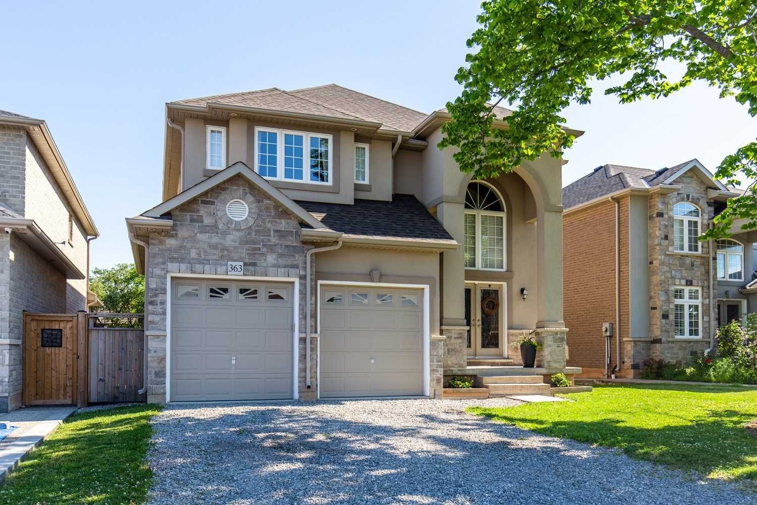 363 Red Oak Ave, Hamilton 4+DEN Bed, 3 Bath house Dwelly.ca