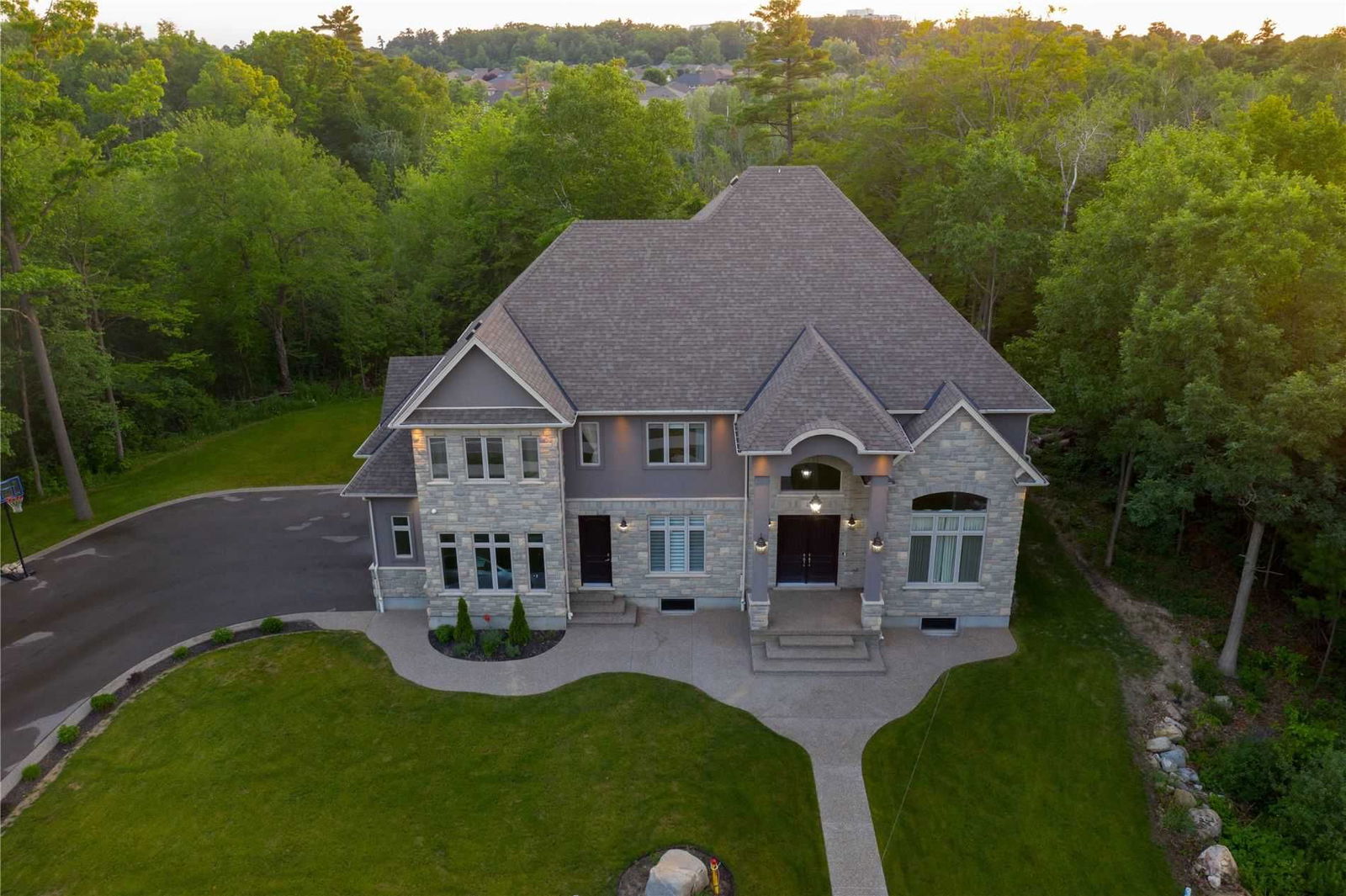 480 Townline Rd, Cambridge 5+DEN Bed, 5 Bath house Dwelly.ca