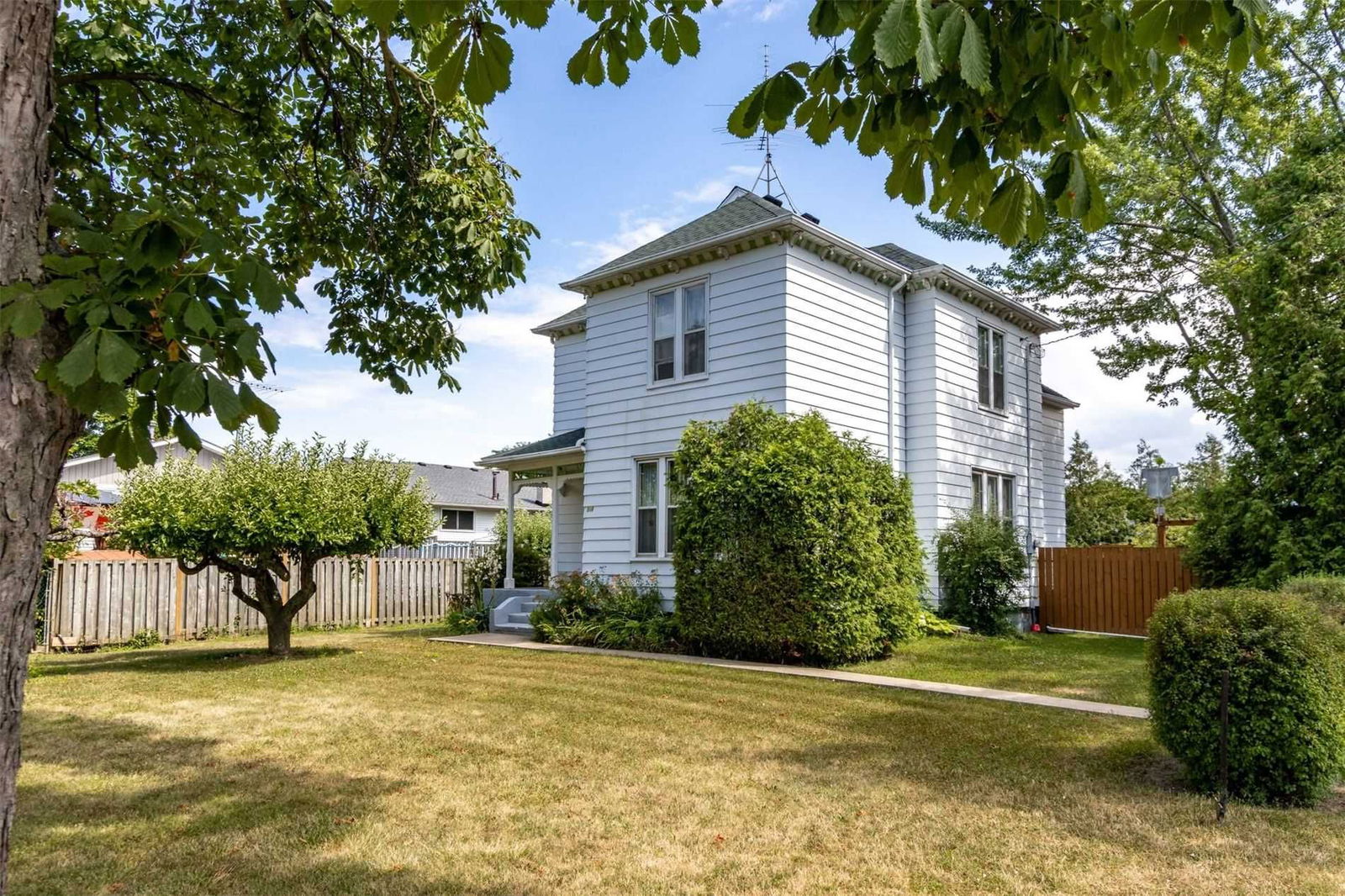 510 Carlton St, St. Catharines 4 Bed, 2 Bath house Dwelly.ca