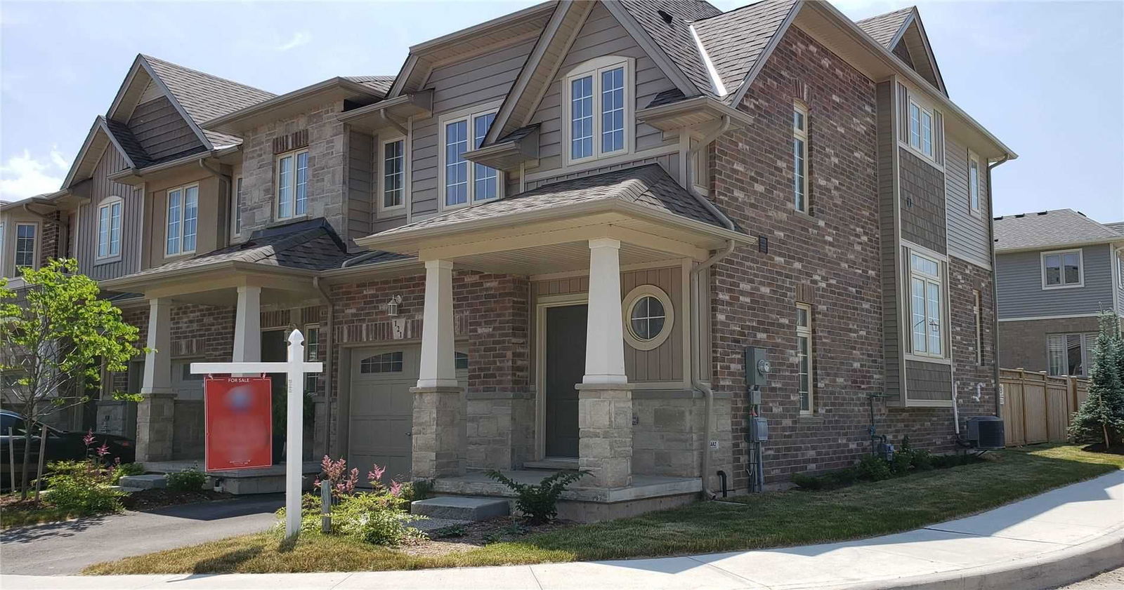 121 Dunrobin Lane, Grimsby 3 Bed, 3 Bath house Dwelly.ca