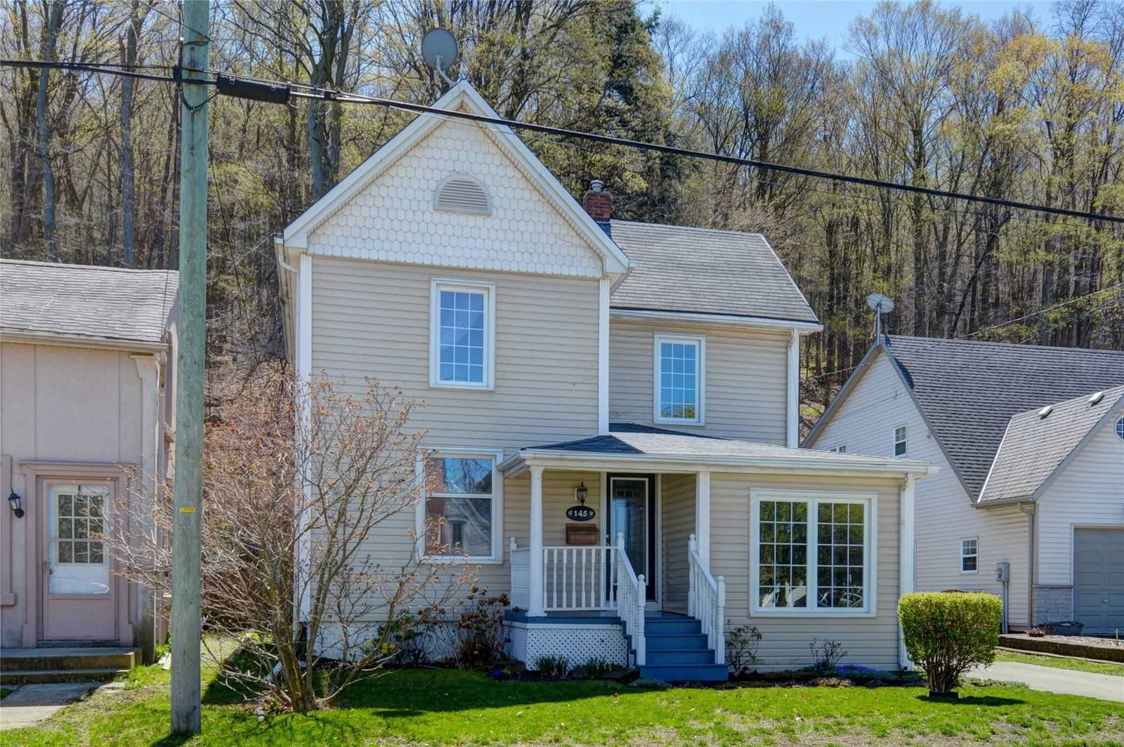 145 Main St, Grimsby 2+1 Bed, 1 Bath house Dwelly.ca